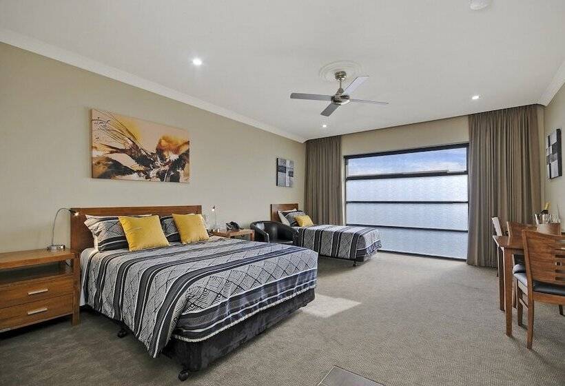 اتاق اجرایی, Bridges On Argyle