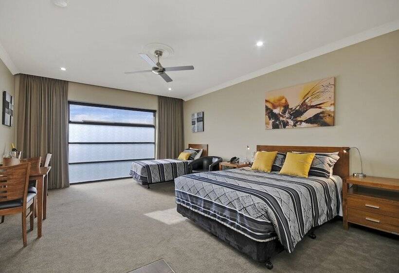 اتاق اجرایی, Bridges On Argyle