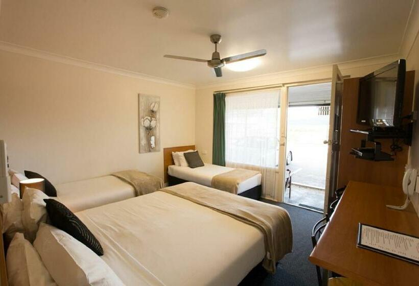 اتاق خانوادگی, David Motor Inn