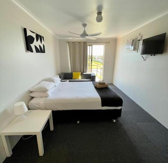 استودیوی استاندارد, Geraldton S Ocean West Holiday Units & Short Stay Accommodation