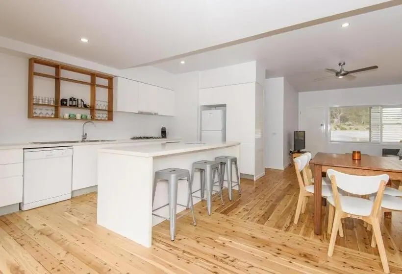 کابین, Worrowing Jervis Bay