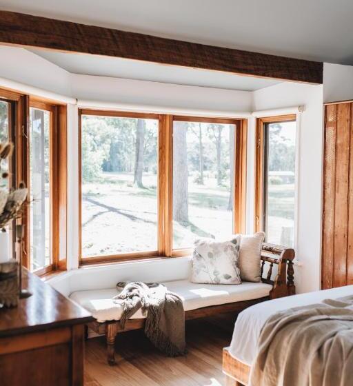 חדר דלוקס, Worrowing Jervis Bay