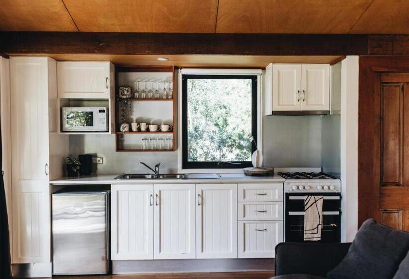 חדר סטודיו סטנדרד, Worrowing Jervis Bay