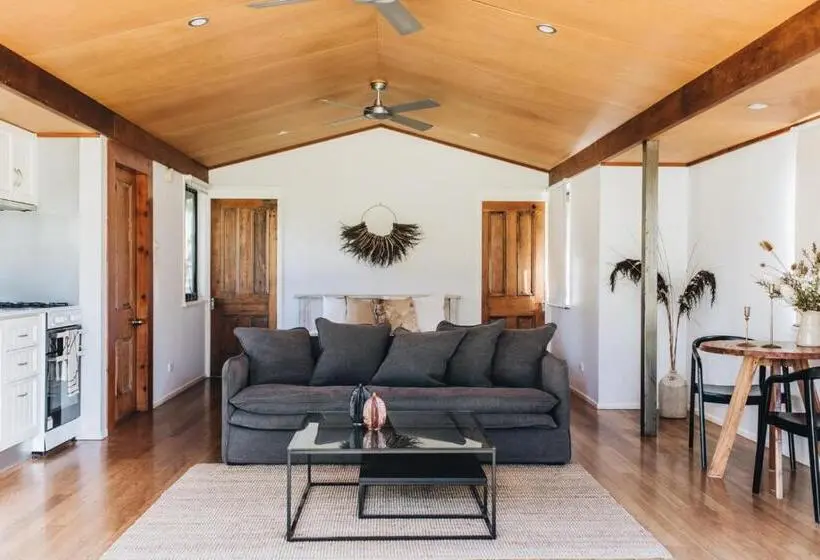 استودیوی استاندارد, Worrowing Jervis Bay