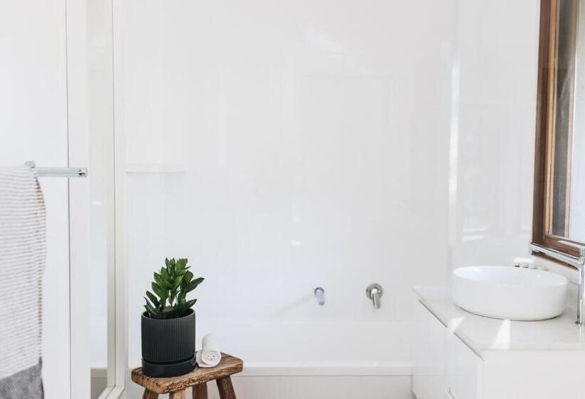 חדר דלוקס, Worrowing Jervis Bay