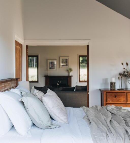 חדר דלוקס, Worrowing Jervis Bay