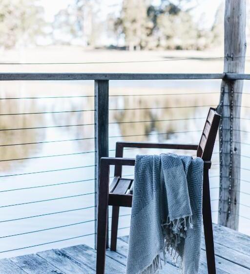 חדר סטודיו סטנדרד, Worrowing Jervis Bay