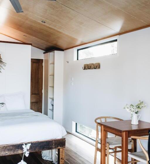 חדר סטודיו סטנדרד, Worrowing Jervis Bay