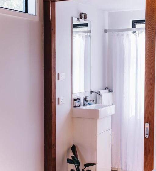 חדר סטודיו סטנדרד, Worrowing Jervis Bay