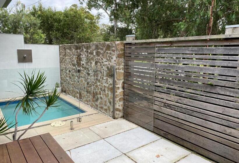 חדר דלוקס, Worrowing Jervis Bay