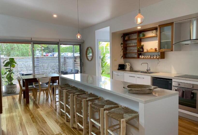 חדר דלוקס, Worrowing Jervis Bay