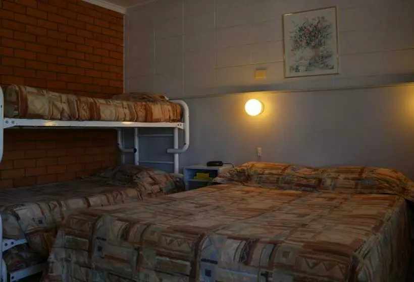 Perhehuone, Tweed River Motel