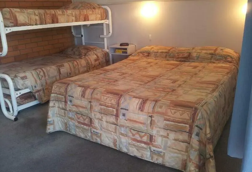 Perhehuone, Tweed River Motel