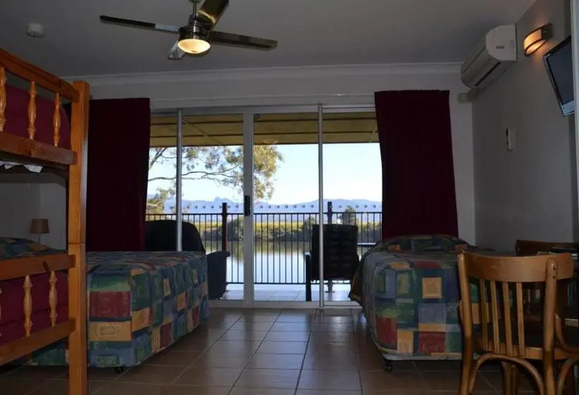 Perhehuone, Tweed River Motel