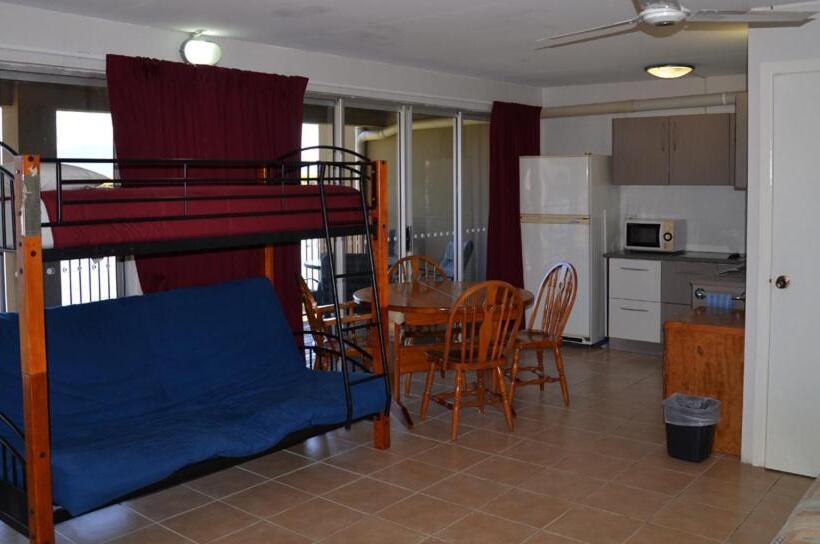 패밀리 룸, Tweed River Motel