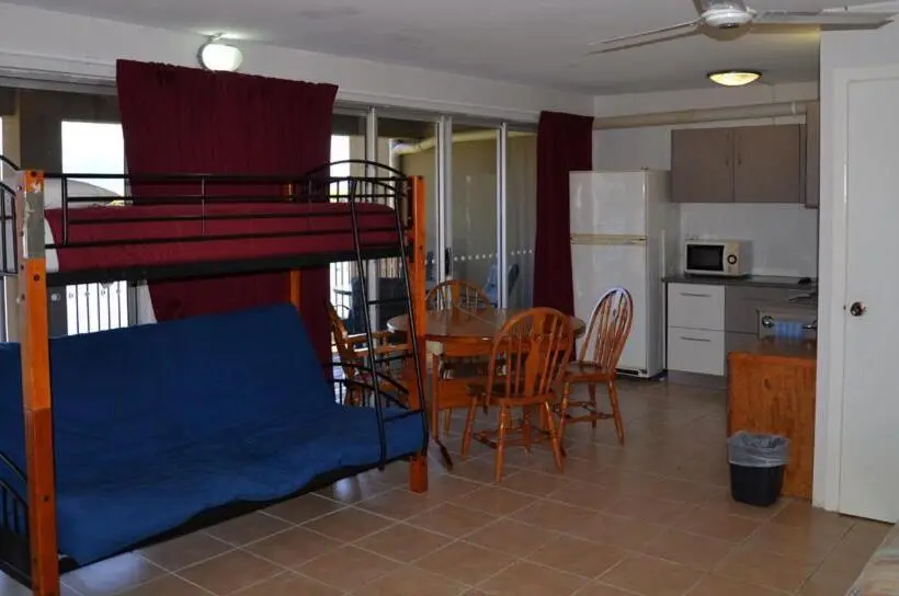 Perhehuone, Tweed River Motel