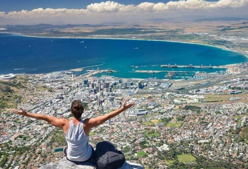 اتاق خانوادگی, Andrienne Lodge Cape Town