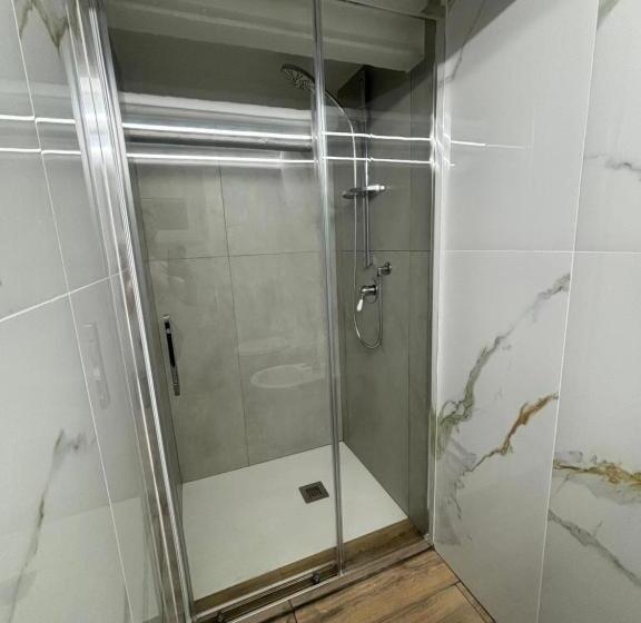 חדר סטנדרט, Carmen’s House