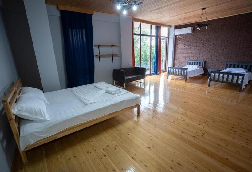 اتاق خانوادگی, Garden