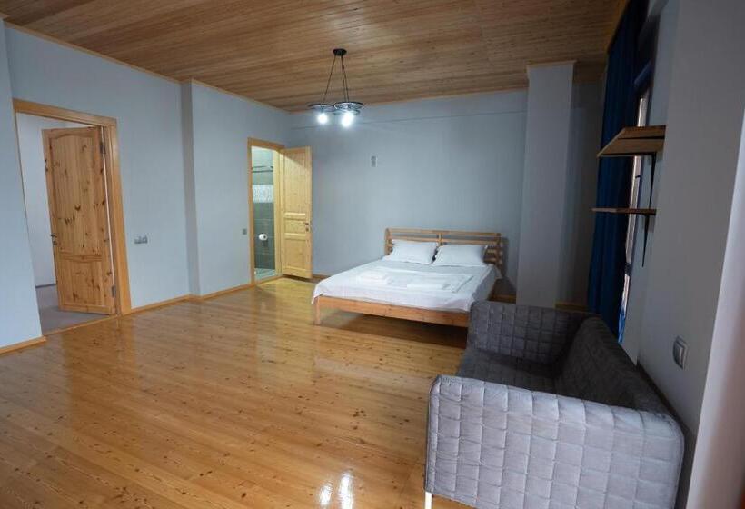 اتاق خانوادگی, Garden