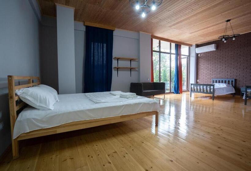 اتاق خانوادگی, Garden