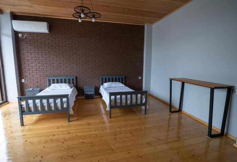 اتاق خانوادگی, Garden