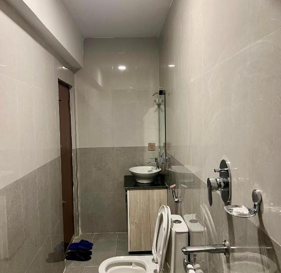 اتاق لوکس با بالکن, Pine Tree Resort