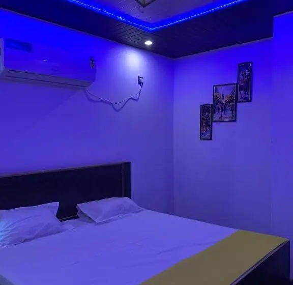 اتاق استاندارد با بالکن, Gorakhnath Guest House