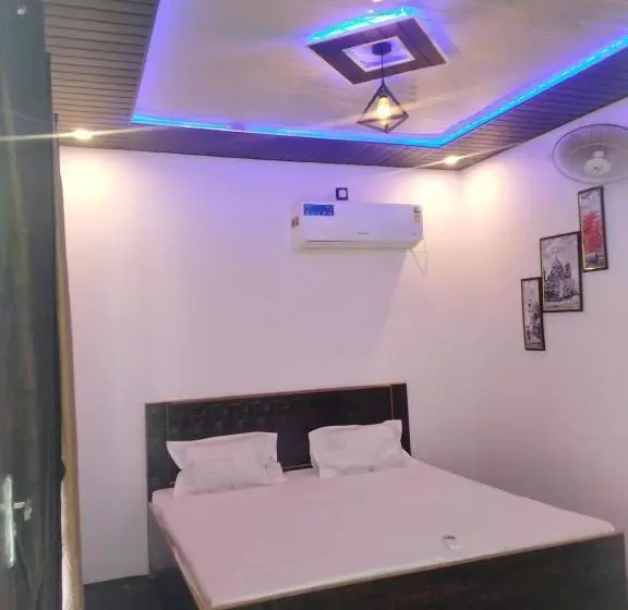 اتاق استاندارد با بالکن, Gorakhnath Guest House