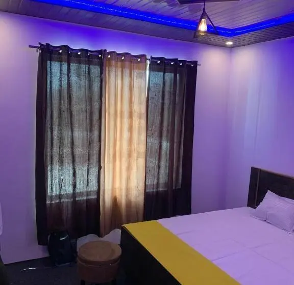اتاق استاندارد با بالکن, Gorakhnath Guest House