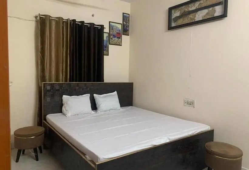 سوییت لوکس, Gorakhnath Guest House