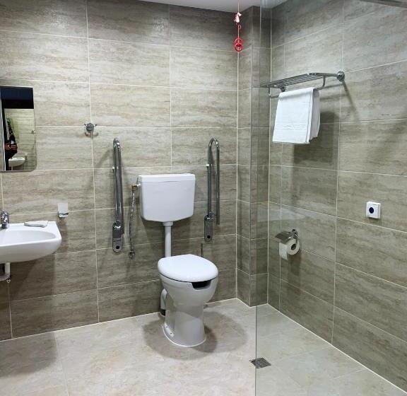 חדר משפחתי, Tiarra Mountain Lodge