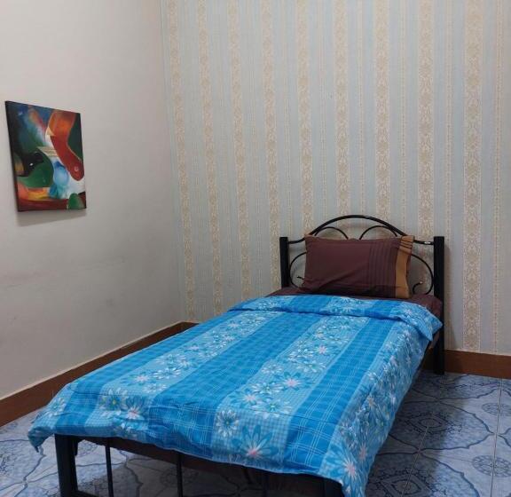스탠다드 싱글 룸 공동욕실, Mabuhay Guest House, Thai Embassy Vientiane