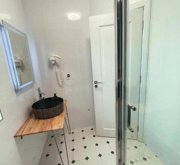 스탠다드 룸 킹사이즈 침대, Regal Bran