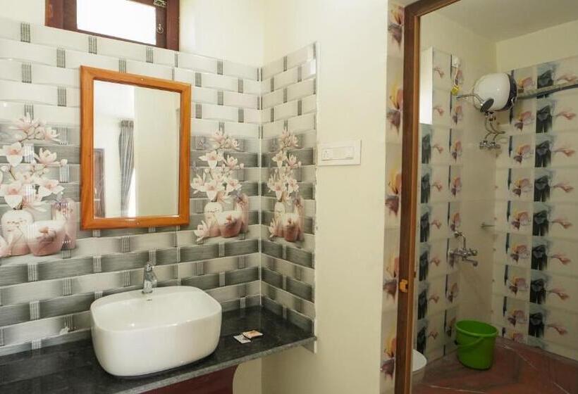 חדר לארבעה סטנדרטי עם נוף לגינה, Tarangamala On Beach