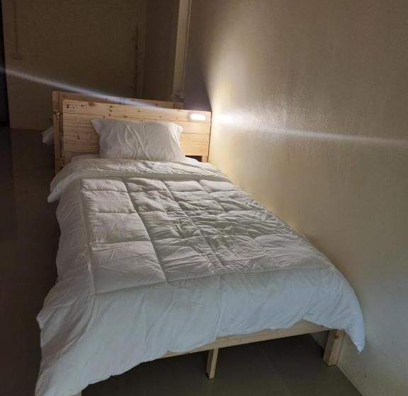 تختخواب در اتاق مشترک, Skypearl Guesthouse & Pub