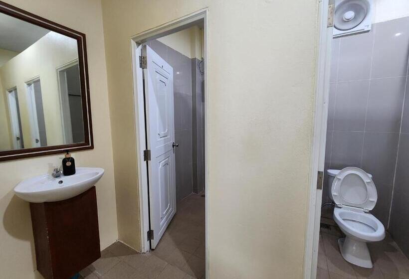 Кровать в Общей Комнате, Skypearl Guesthouse & Pub