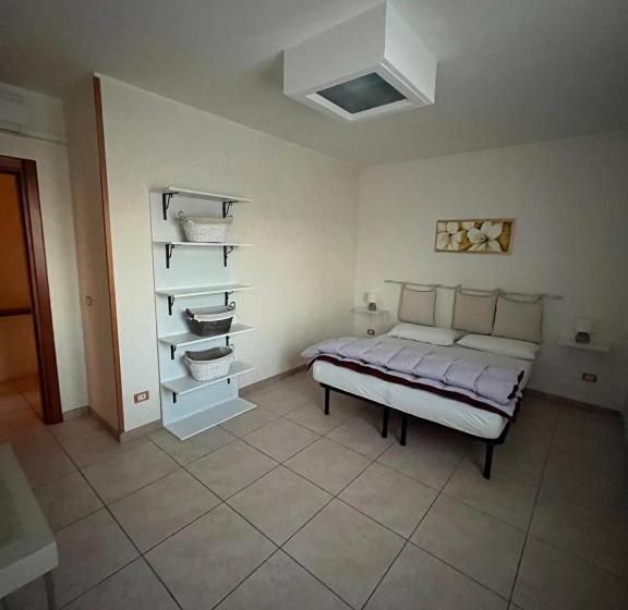 חדר סטנדרט, Menandri