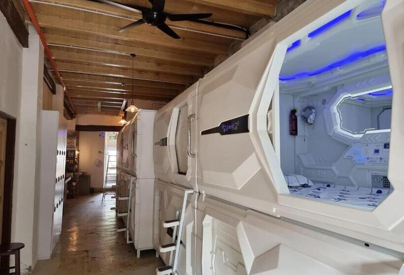 Cama em Quarto Partilhado, V Space Capsule Cafe Melaka