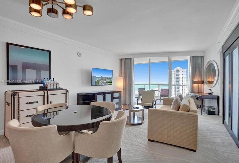 جناح جونيور مطلّ علي البحر, Fontainebleau Miami Beach