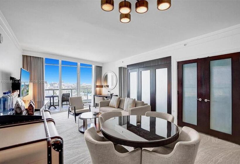 小型套房带海景, Fontainebleau Miami Beach