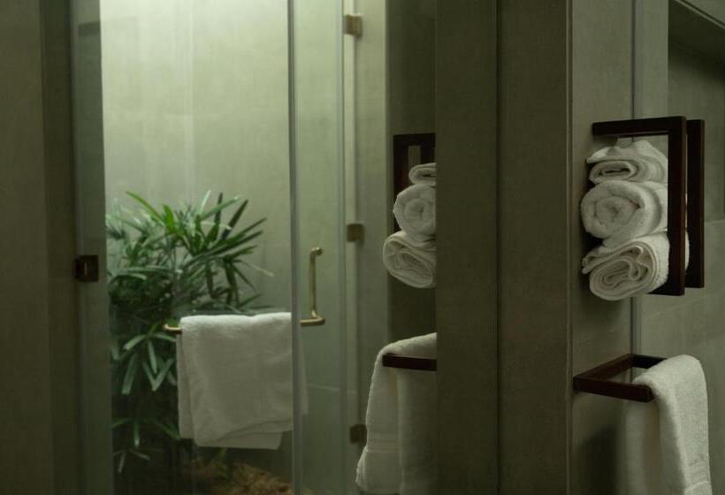 디럭스 룸 킹사이즈 침대, Jaadooghar Stays, Earth Friendly Stay, Chandigarh