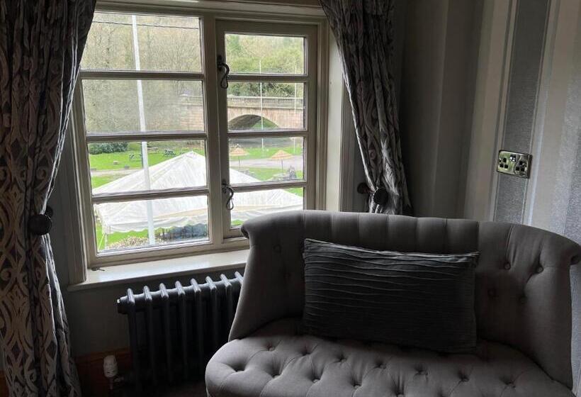 Номер Deluxe, The Bridge House Restaurant And