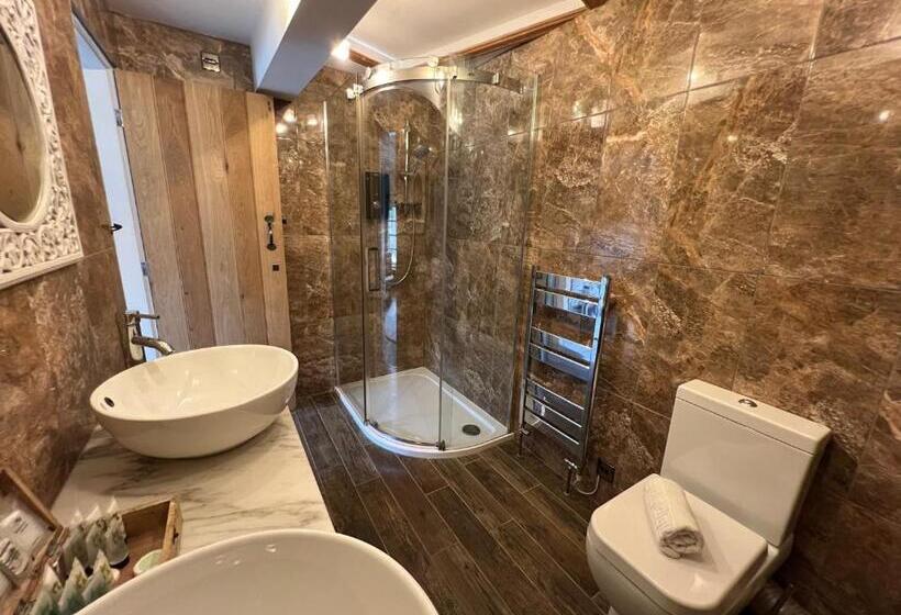 Номер Deluxe, The Bridge House Restaurant And