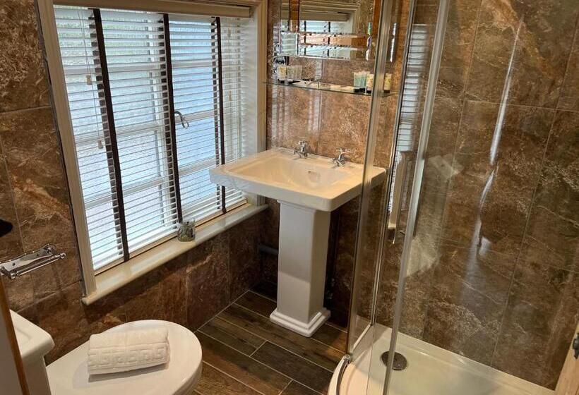 Семейный Номер Deluxe, The Bridge House Restaurant And