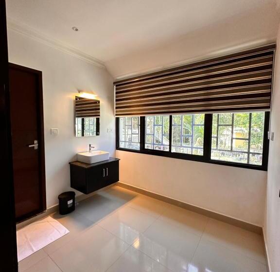 Четырехместный Номер Deluxe, Luxe Hotel Thekkady