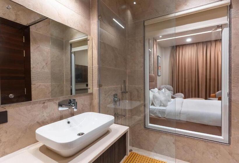 Superior Rum, Mountoria Retreat Naukuchiatal By Leisure Hotels Group