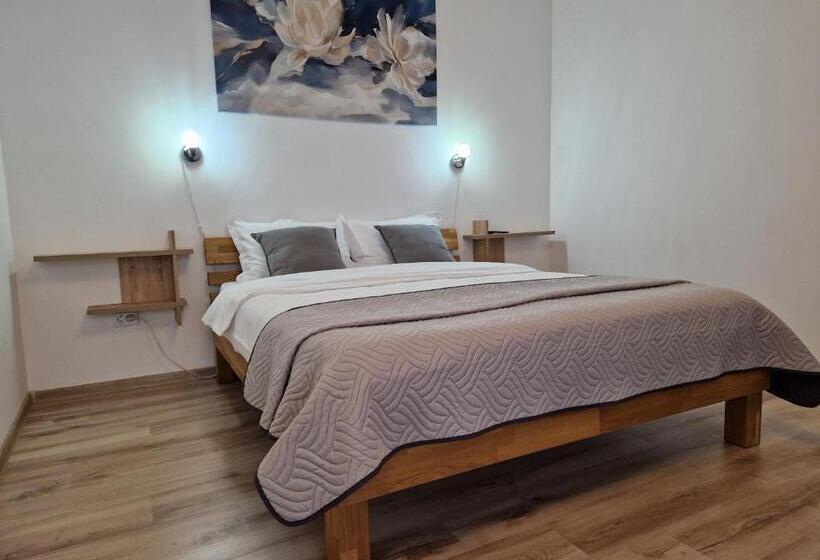 豪华三人间, Casa 7 Sate Apartament