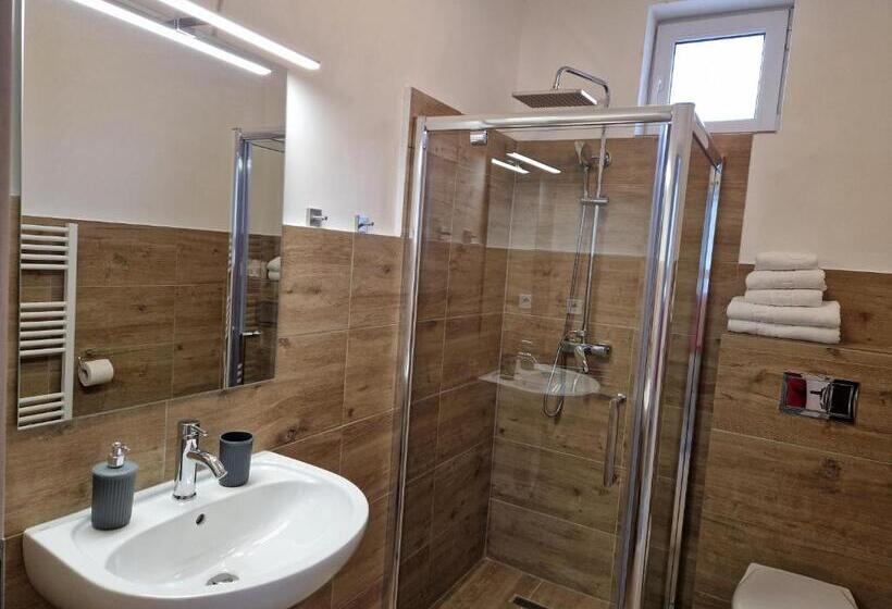 豪华三人间, Casa 7 Sate Apartament
