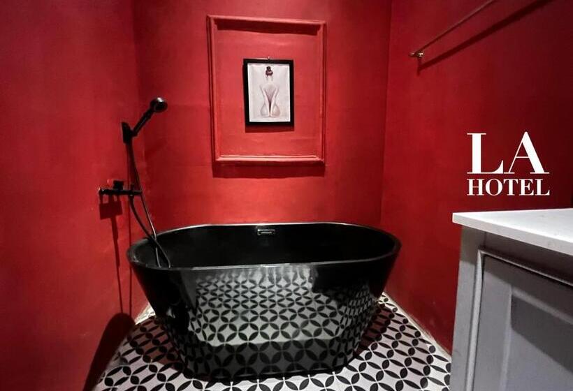 اتاق استاندارد چهار تخته, La